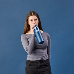 B.box 690mL Insulated Flip Top Bottle - midnight