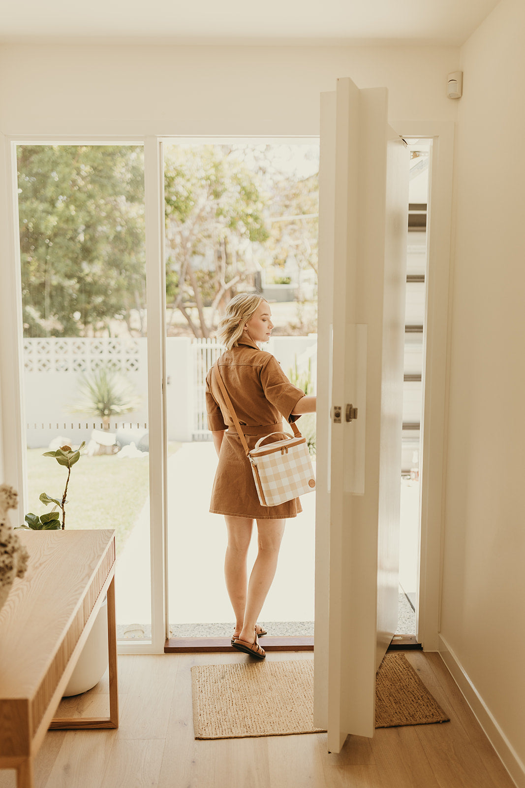 Oioi Midi Insulated Lunch Bag - Beige Gingham