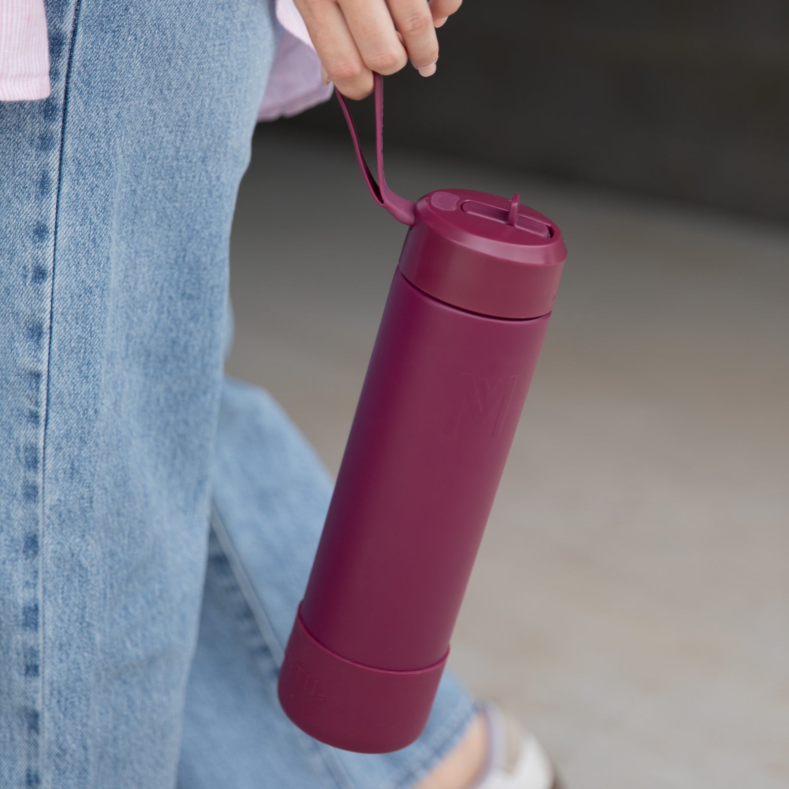 Montii.co Fusion 700ml Drink Bottle Sipper - Ruby