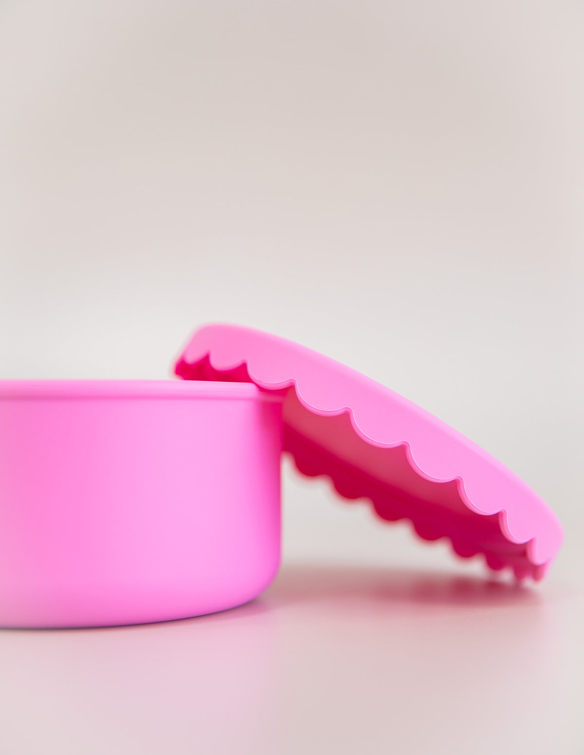 MontiiCo Silicone Scallop Bowl - Floss