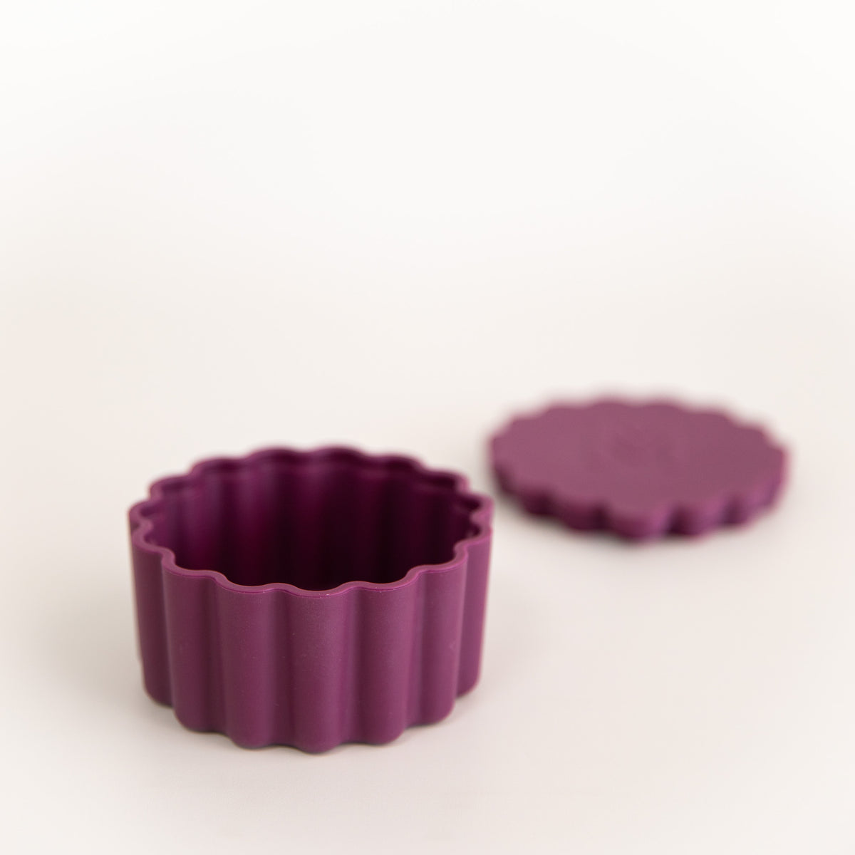 MontiiCo Silicone Scallop Tub - Ruby