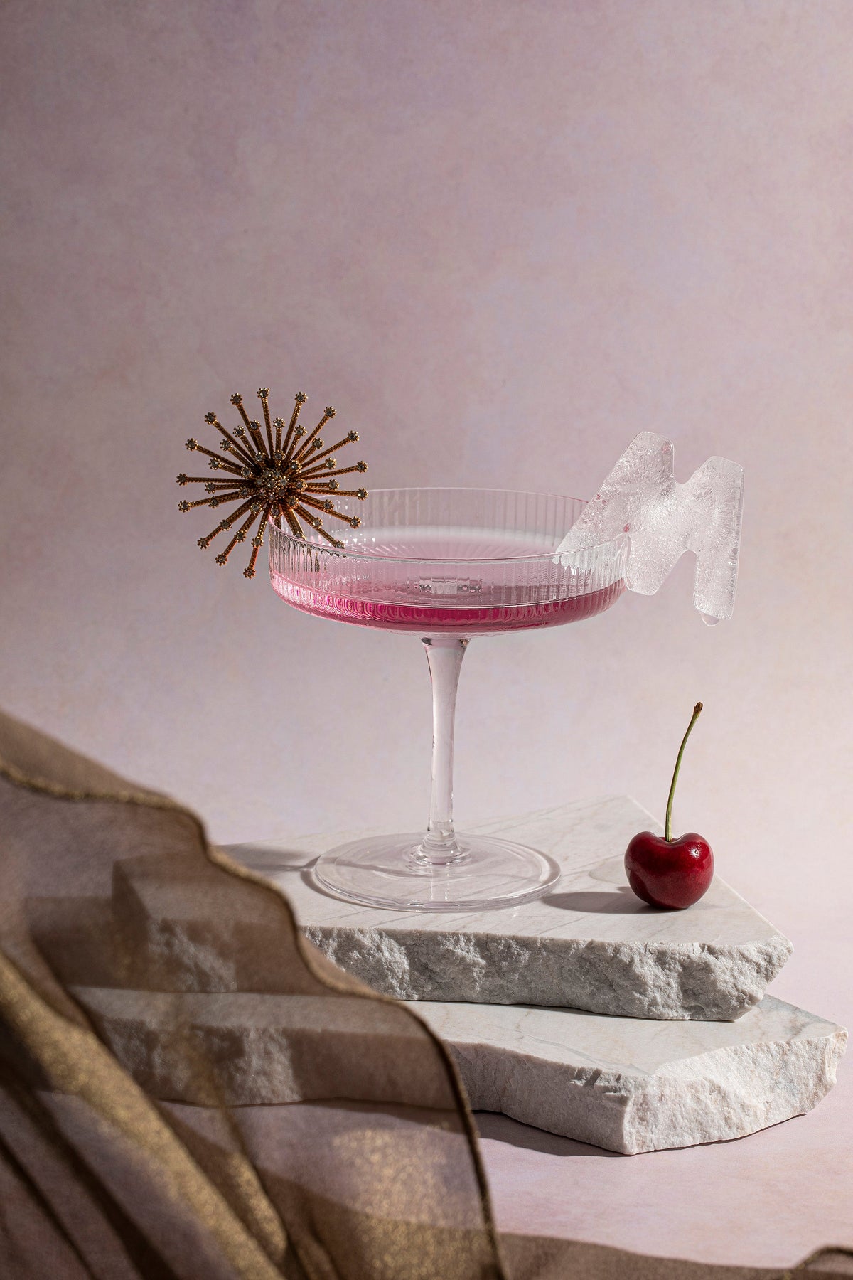 DrinksPlinks - Letter M (Limited edition pink tray)